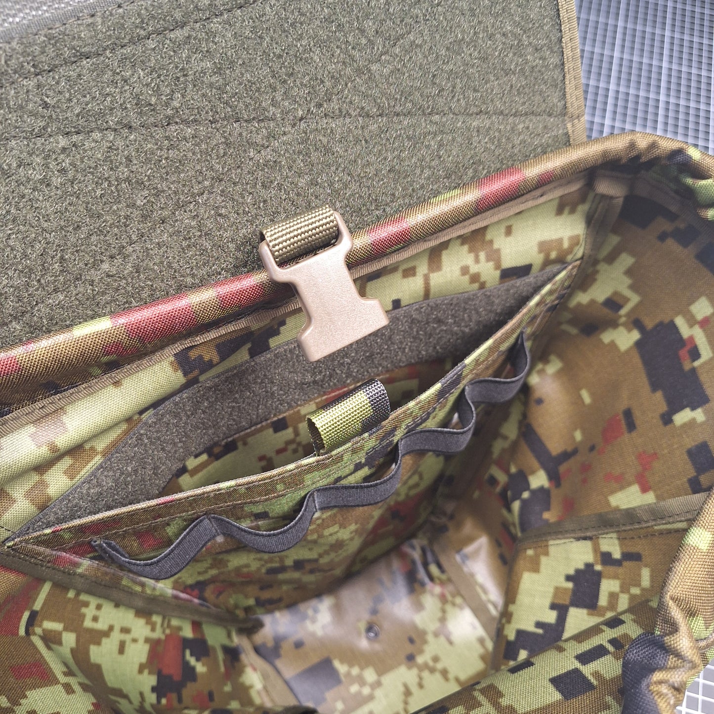 Tühjade Salvede Tasku Esipaneeli Alla