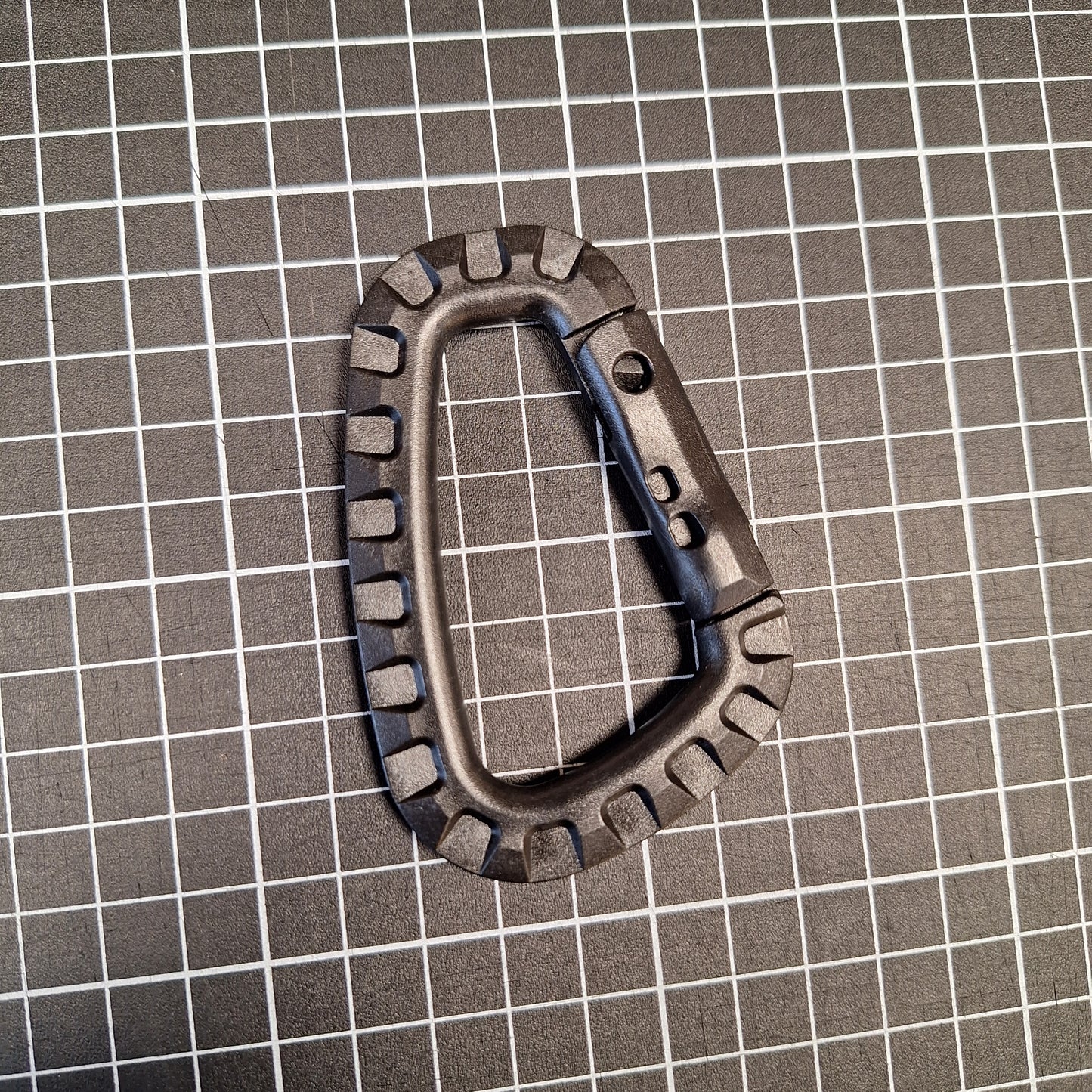 Plastik karabiin (must)